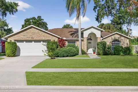 912 George Hecker Dr, South Daytona, FL 32119