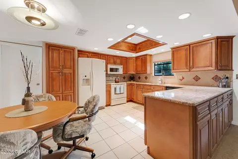 Kitchen - 40 Whippoorwill Ln, Ormond Beach, FL 32174 photo 2 of 3