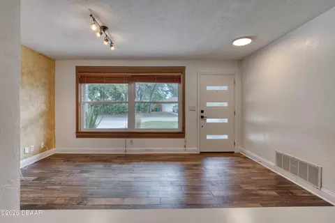 Living - 21 Brookside Cir, Ormond Beach, FL 32174 photo 2 of 7