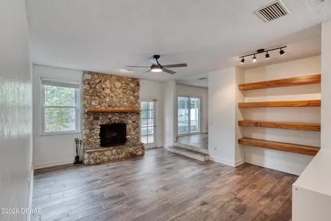 Living - 21 Brookside Cir, Ormond Beach, FL 32174 photo 3 of 7