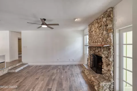 Living - 21 Brookside Cir, Ormond Beach, FL 32174 photo 6 of 7