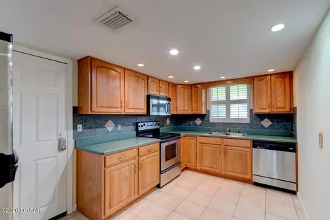 Kitchen - 20 Concord Dr, Ormond Beach, FL 32176 photo 2 of 2