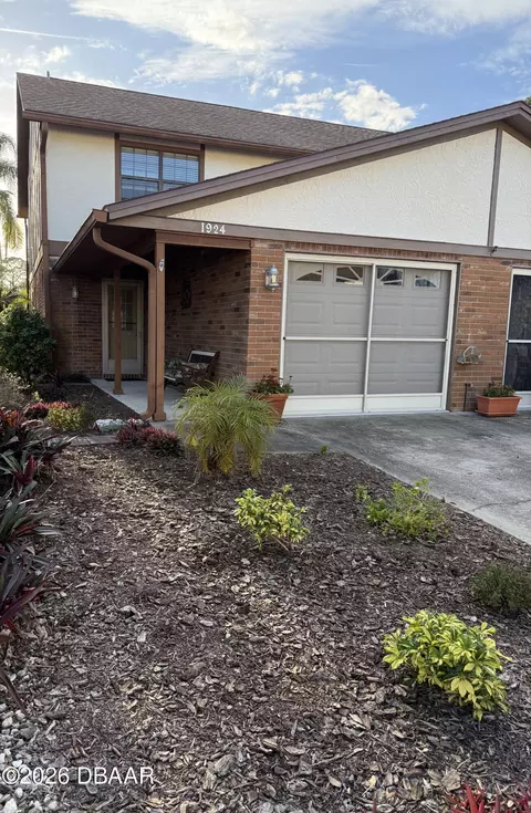 1924 S Riverside Dr, Edgewater, FL 32141