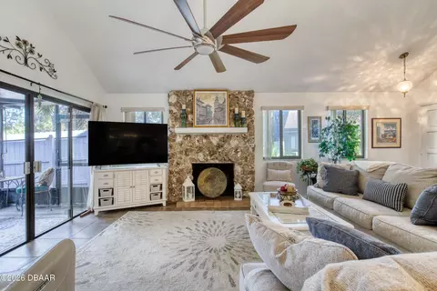 Living - 215 Pine Cone Trl, Ormond Beach, FL 32174 photo 4 of 8