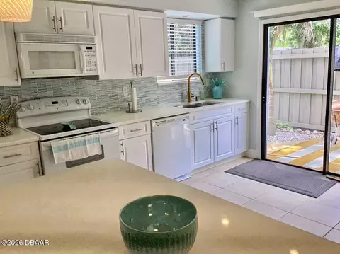 Kitchen - 216 Pine Cone Trl, Ormond Beach, FL 32174 photo 2 of 5