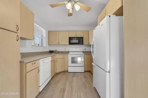 Kitchen - 65 Coquina Dr, Ormond Beach, FL 32176 photo 3 of 5