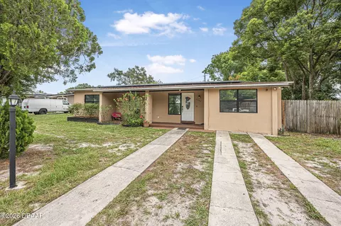 1333 E Lombardy Dr, Deltona, FL 32725