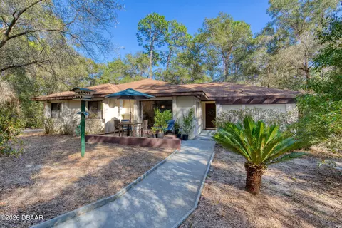 5669 Winona Trl, De Leon Springs, FL 32130