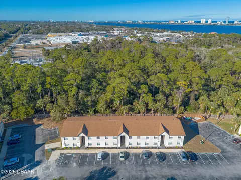 426 Banana Cay Dr, South Daytona, FL 32119
