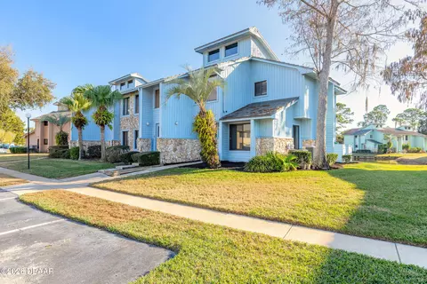 126 Blue Heron Dr, Daytona Beach, FL 32119