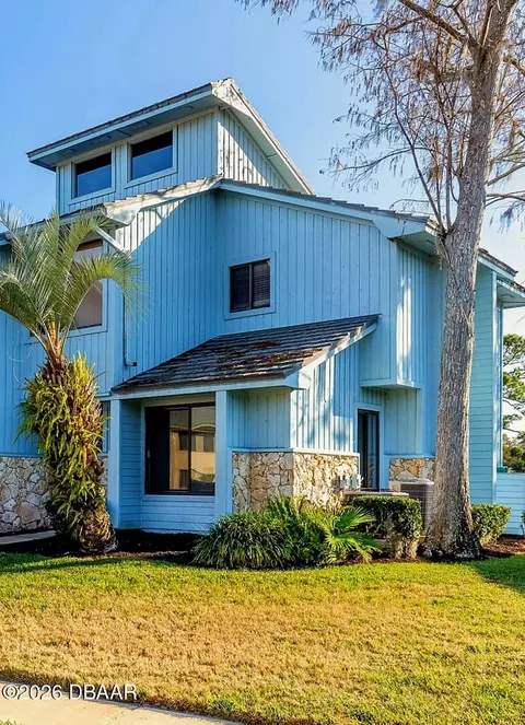 126 Blue Heron Dr, Daytona Beach, FL 32119