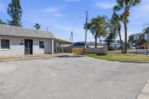 903 W Millard Ct, Daytona Beach, FL 32117