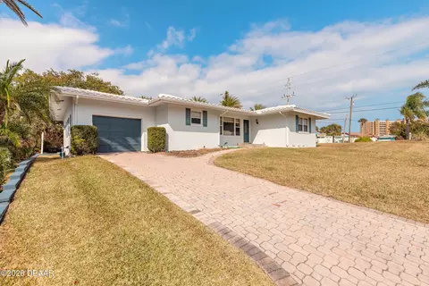 1 Hickory Ln, Daytona Beach, FL 32118
