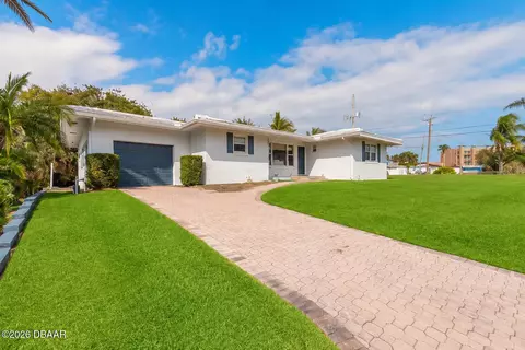 1 Hickory Ln, Daytona Beach, FL 32118