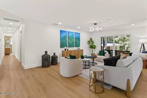 Entry Way - 225 Pawnee Dr, Ormond Beach, FL 32174 photo 2 of 3