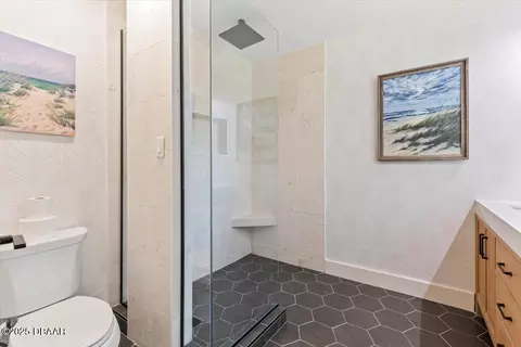 Bath - 225 Pawnee Dr, Ormond Beach, FL 32174 photo 3 of 8
