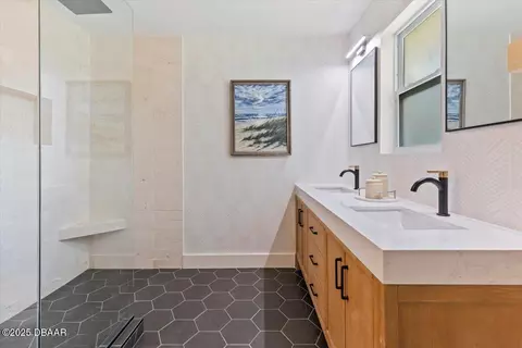 Bath - 225 Pawnee Dr, Ormond Beach, FL 32174 photo 2 of 8
