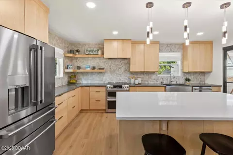 Kitchen - 225 Pawnee Dr, Ormond Beach, FL 32174 photo 3 of 6