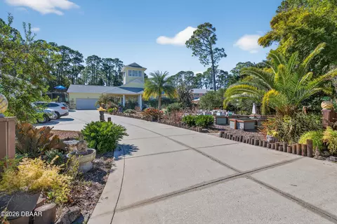 615 Art Center Ave, New Smyrna Beach, FL 32168