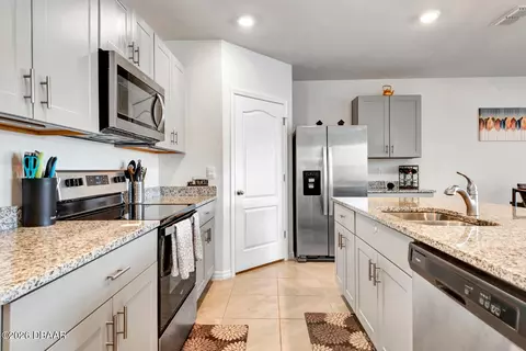 Kitchen - 1813 Myrtlebrooke Dr, Edgewater, FL 32141 photo 2 of 4