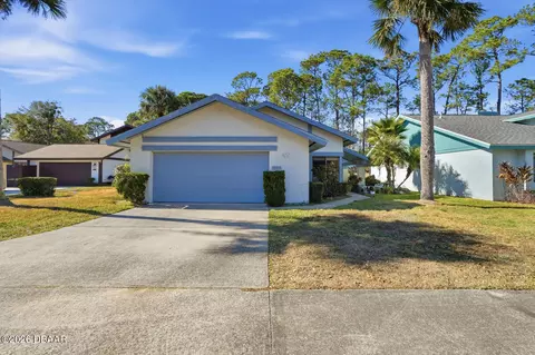 118 Meadowbrook Cir, Daytona Beach, FL 32114