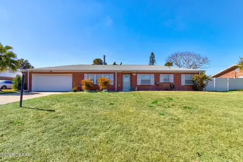 888 W Coquina Dr, Daytona Beach, FL 32117