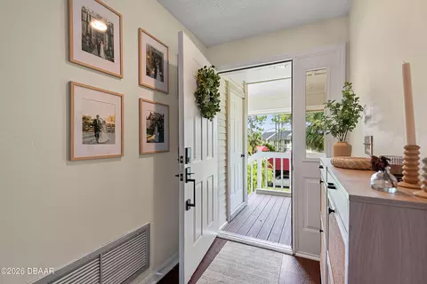 Entry Way - 39 Magnolia Dr S, Ormond Beach, FL 32174 photo 2 of 4