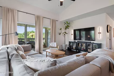 Living - 39 Magnolia Dr S, Ormond Beach, FL 32174 photo 5 of 11