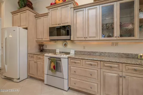 Kitchen - 14 Princess Cir, Ormond Beach, FL 32174 photo 5 of 6