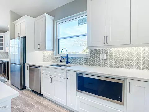 Kitchen - 154 Capri Dr, Ormond Beach, FL 32176 photo 5 of 7