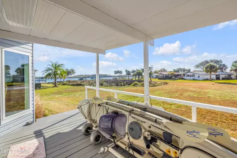 290 Navajo Dr, Oak Hill, FL 32759
