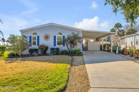 290 Navajo Dr, Oak Hill, FL 32759