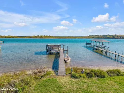 290 Navajo Dr, Oak Hill, FL 32759