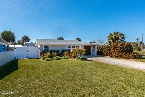 Exterior - 26 Palm Dr, Ormond Beach, FL 32176 photo 1 of 9