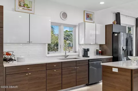 Kitchen - 13 Bay Pointe Dr, Ormond Beach, FL 32174 photo 4 of 6
