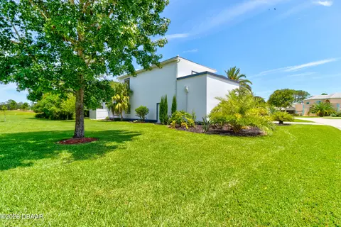 Exterior - 13 Bay Pointe Dr, Ormond Beach, FL 32174 photo 10 of 12