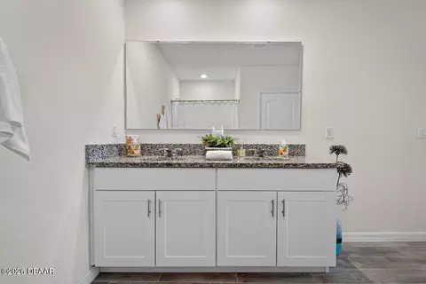 Bath - 1346 Middle Lake Dr, Ormond Beach, FL 32174 photo 4 of 5