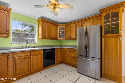 Kitchen - 25 Dormont Dr, Ormond Beach, FL 32176 photo 2 of 3