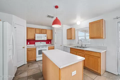 Kitchen - 2731 SW 161st Loop, Ocala, FL 34473 photo 4 of 8