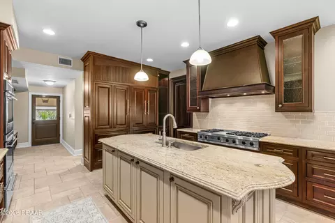 Kitchen - 22 Tidewater Dr, Ormond Beach, FL 32174 photo 4 of 9