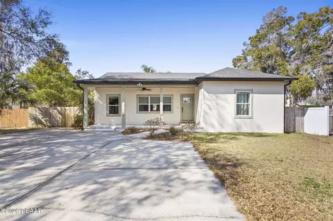 104 S Stone St, Deland, FL 32720
