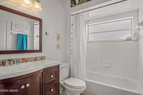 Bath - 925 Lambert Ave, Flagler Beach, FL 32136 photo 4 of 5