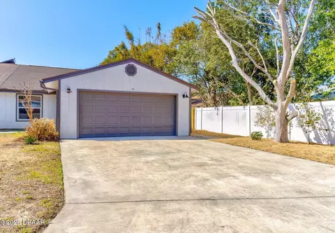 20 Woodlands Cir, Ormond Beach, FL 32174