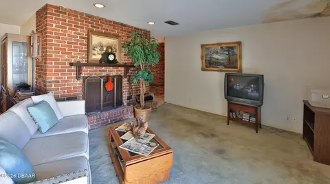Living - 5 Friendly Cir, Ormond Beach, FL 32176 photo 2 of 2