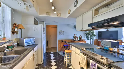 Kitchen - 5 Friendly Cir, Ormond Beach, FL 32176 photo 2 of 3