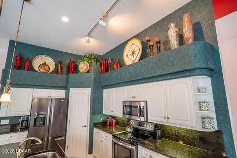 Kitchen - 31 Gale Ln, Ormond Beach, FL 32174 photo 7 of 7