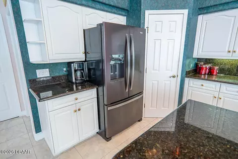 Kitchen - 31 Gale Ln, Ormond Beach, FL 32174 photo 5 of 7