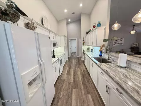 Kitchen - 32 Wild Cat Ln, Ormond Beach, FL 32174 photo 3 of 7