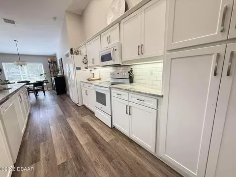 Kitchen - 32 Wild Cat Ln, Ormond Beach, FL 32174 photo 5 of 7