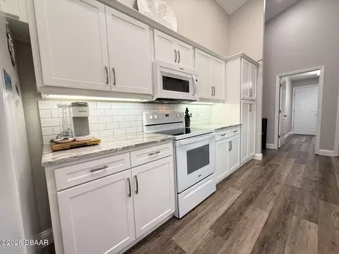 Kitchen - 32 Wild Cat Ln, Ormond Beach, FL 32174 photo 4 of 7